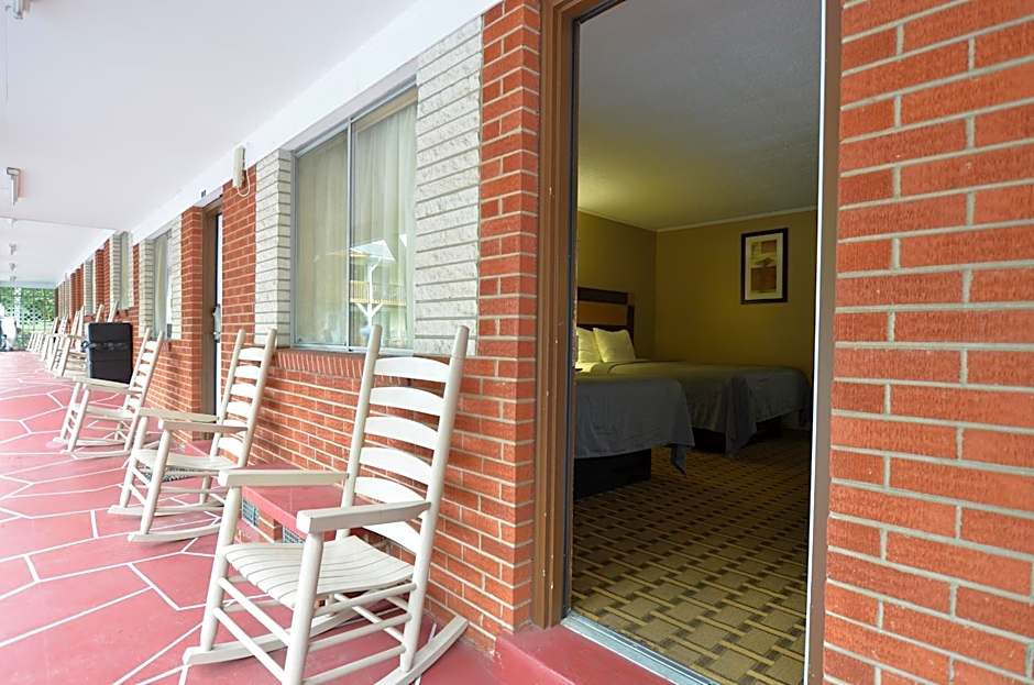 Travelowes Motel - Maggie Valley