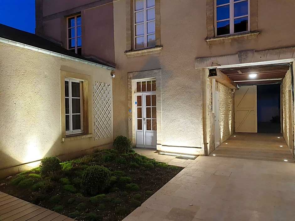 Au Loup Historic Apartments