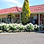 Pines Country Club Motor Inn