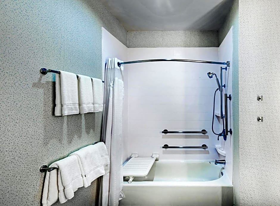 Holiday Inn Express & Suites Coffeyville By IHG