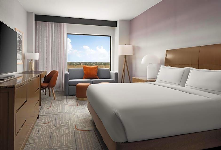 Hotel Zessa Orange County Airport, a DoubleTree by Hilton