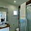 Hotel Selwo Lodge - Animal Park Tickets Included