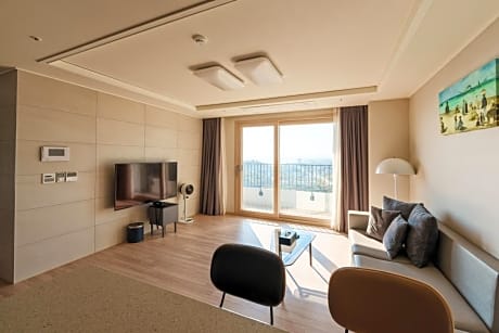 Grand Ocean Suite Room