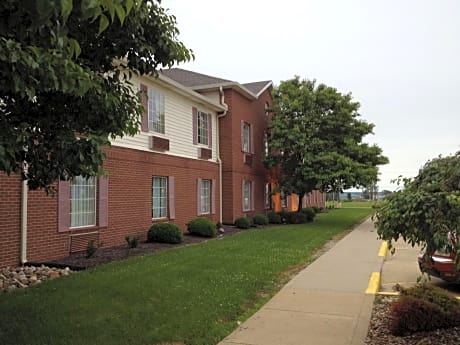 Country Hearth Inn And Suites Willard