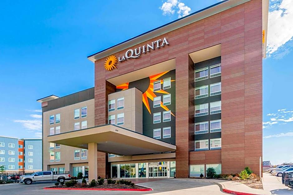 La Quinta Inn & Suites by Wyndham Oklahoma City Airport