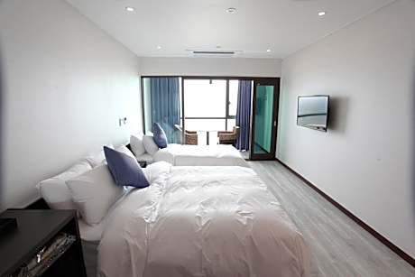 Deluxe Double or Twin Room with Sea View