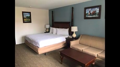 Deluxe King Room - Non-Smoking