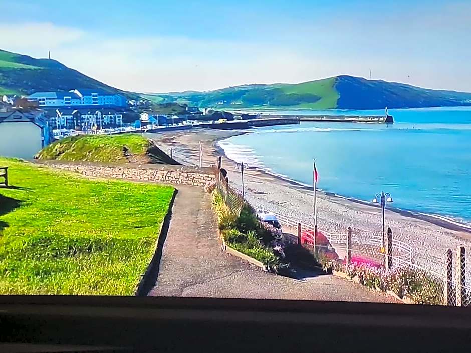 Hilltop Hideaway 2 Bed Caravan with Panoramic Town Scenery in Aberystwyth Holiday Village F8