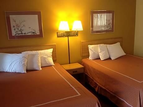 Queen Room with Two Queen Beds - Non-Smoking
