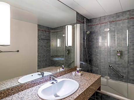 Classic room with a double bed