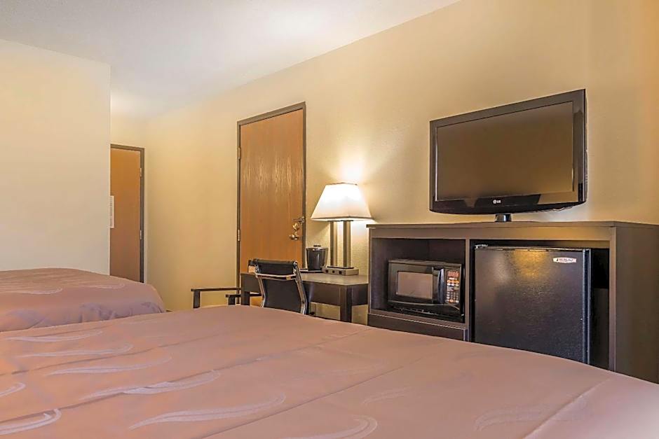 Quality Inn & Suites Pittsburgh Harmarville