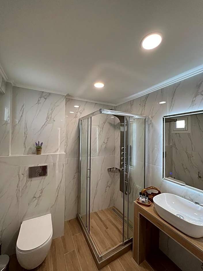 Wide Blue Luxury Boutique Suites