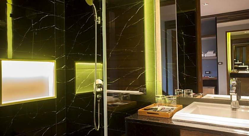 The Glory Gold Hotel