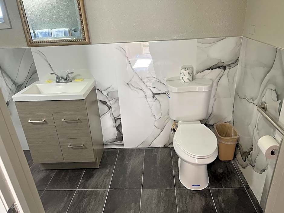 Miami Inn & Suites
