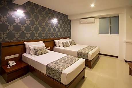 Deluxe Double Room with Free pickup or Drop to Kandy Railway Station