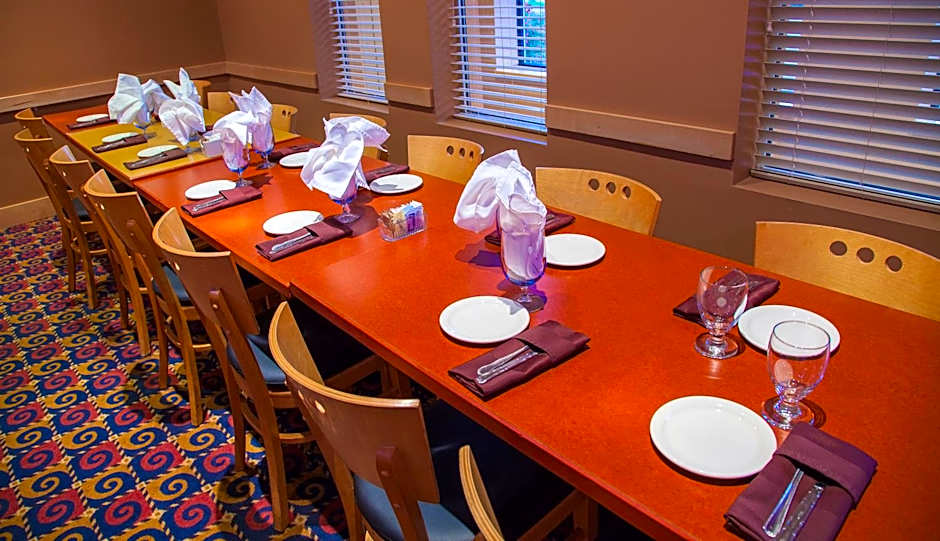 iHOTEL & Conference Centre Red Deer