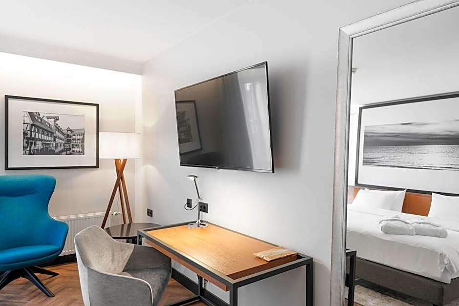 MERCURE KLAIPEDA CITY HOTEL, Meetings, Events, Restaurant & Bar - Accor Group, Pet Stay FREE