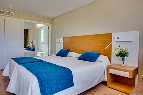 Family Room with Sea View (2 Adults + 2 Children)