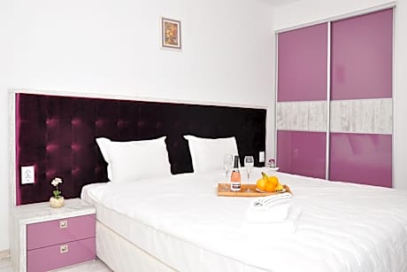 One-Bedroom Apartment - Manhattan