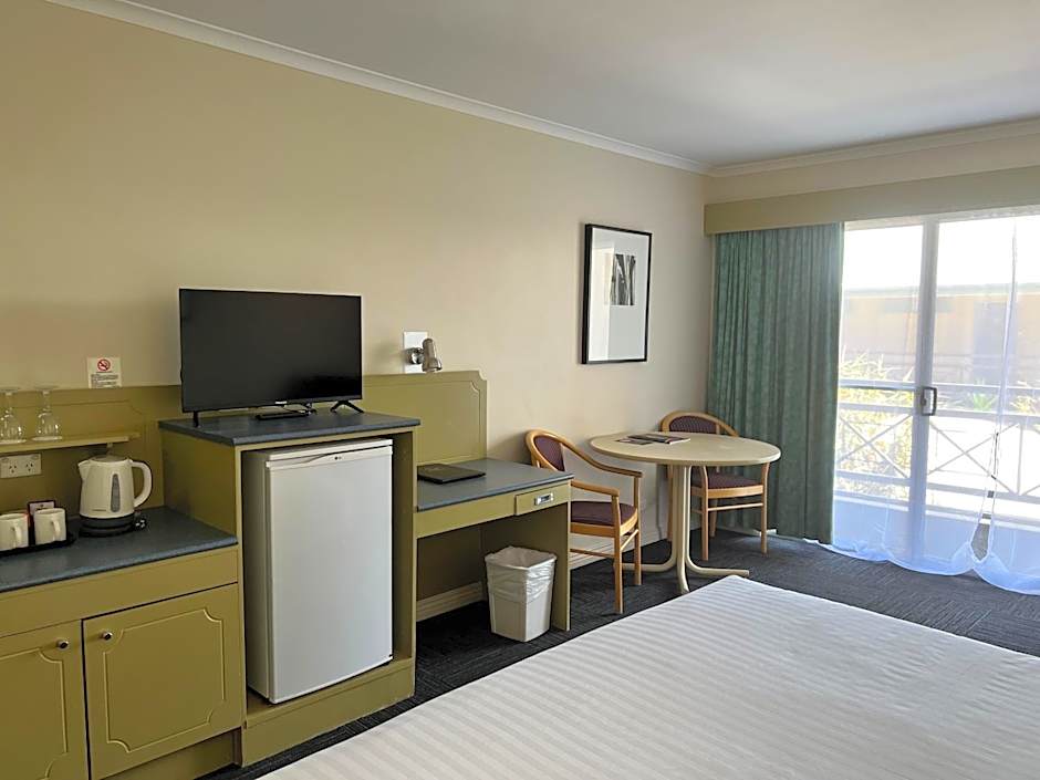 Stay at Alice Springs Hotel