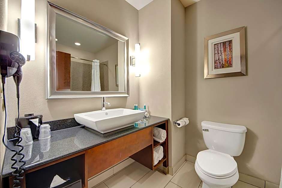 Holiday Inn Express and Suites Oklahoma City North By IHG