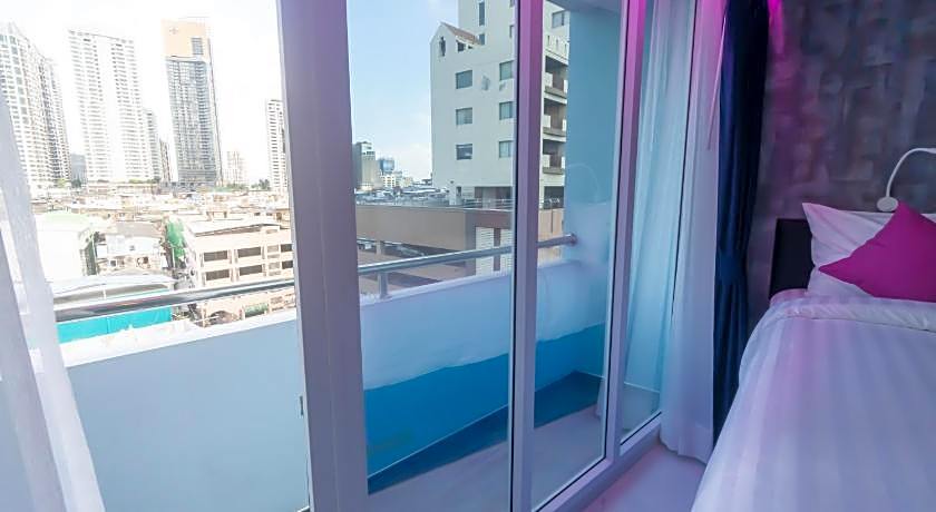 Spark Hotel - MRT Queen Sirikit