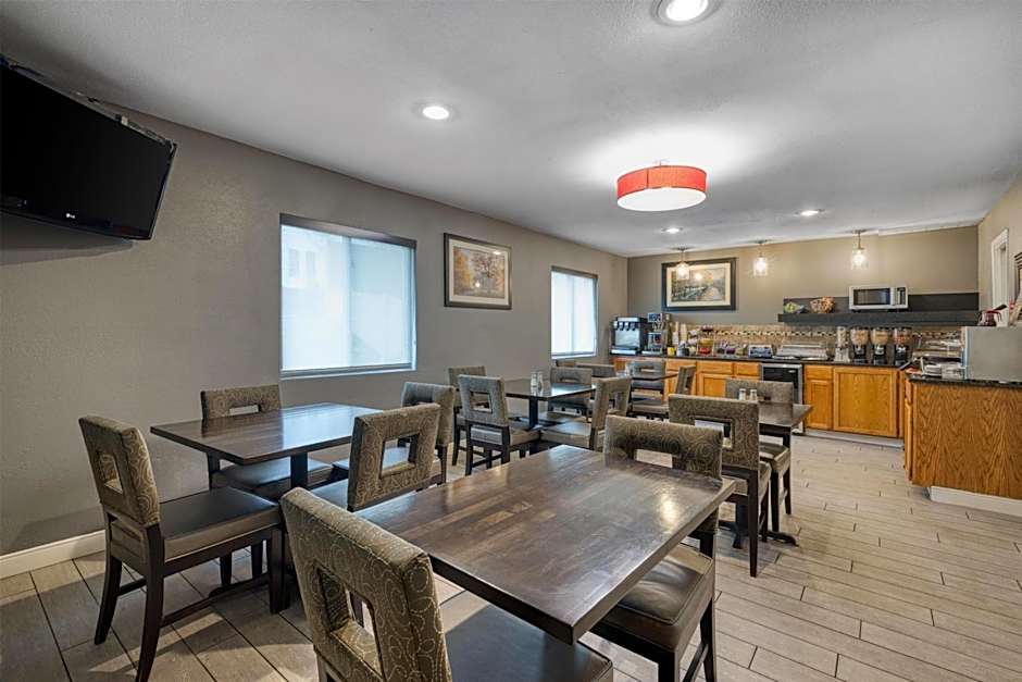 SureStay by Best Western Kansas City Country Inn North