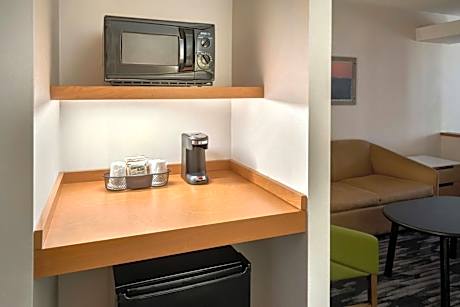 Executive Double Suite with Sofa Bed and Tub - Mobility Accessible