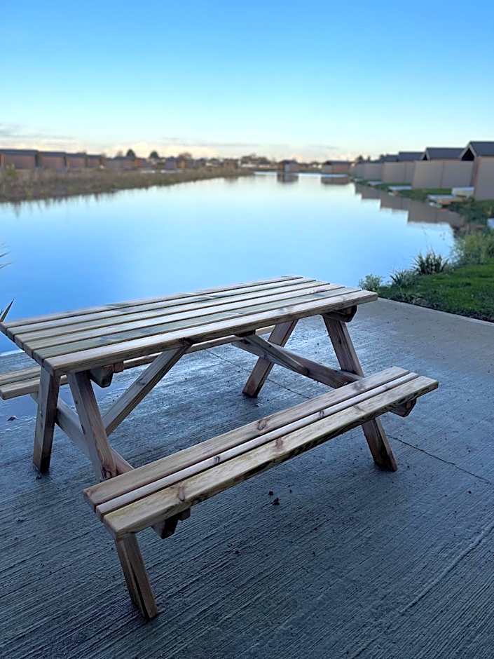 Lakeside Fishing Retreats