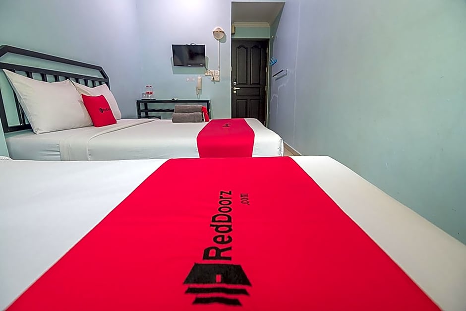 RedDoorz near Nagoya Citywalk Batam 2