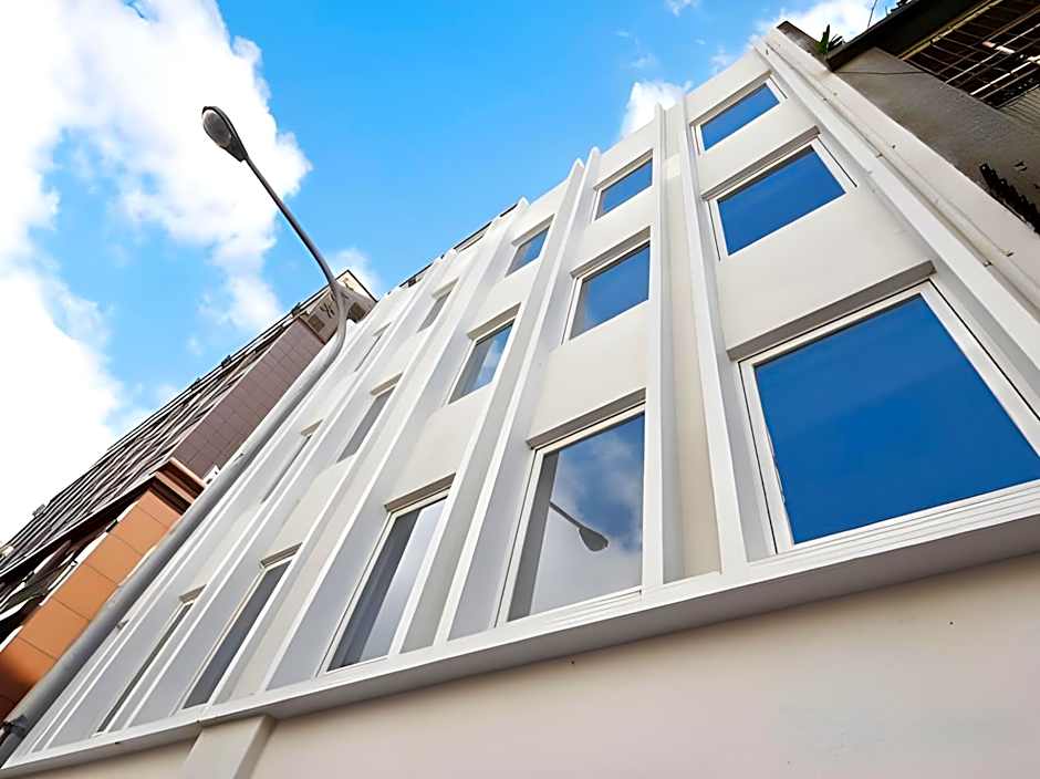 OwlStay Flip Flop Hostel Garden