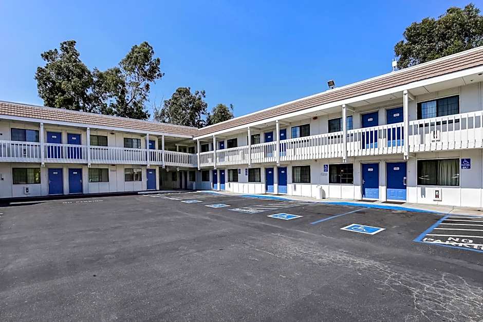 Super 8 by Wyndham Livermore