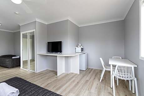 Classic Family Room - Stair Access Only (Parking subject to availability)