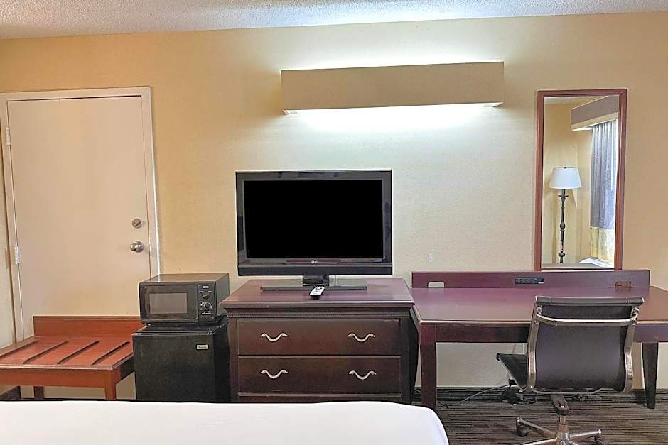 Bonita Lakes Inn by Capital O Meridian I20