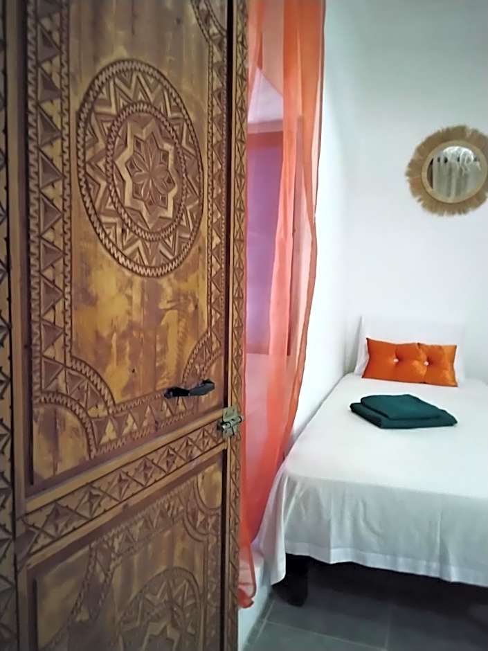 Riad Bouchouari 33