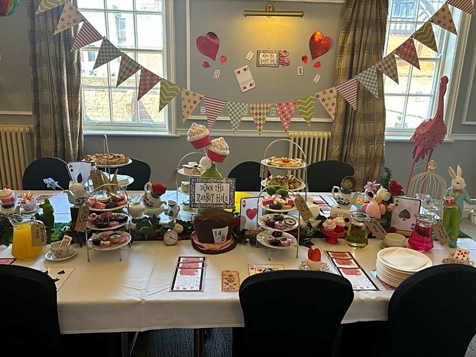 Macdonald New Blossoms Hotel