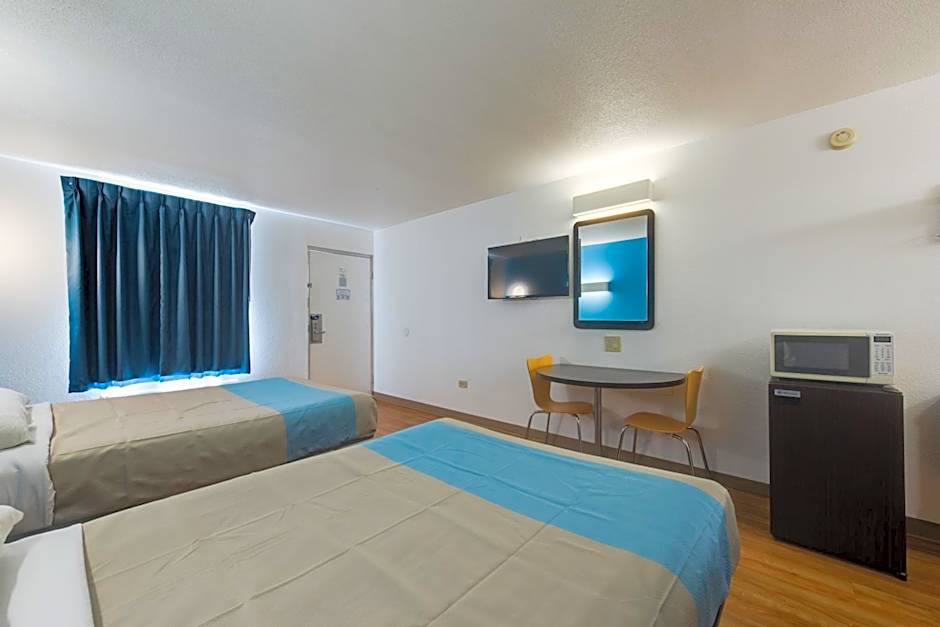 Motel 6 Kingston