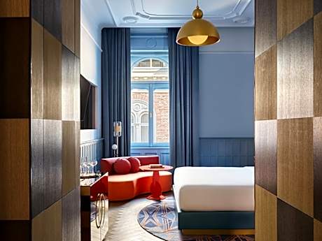 Deluxe King Room with Street View