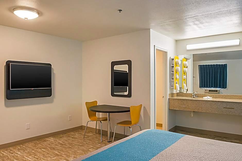 Motel 6-Bay Saint Louis, MS