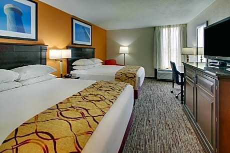 Deluxe Queen Room with Two Queen Beds - Accessible, Tub