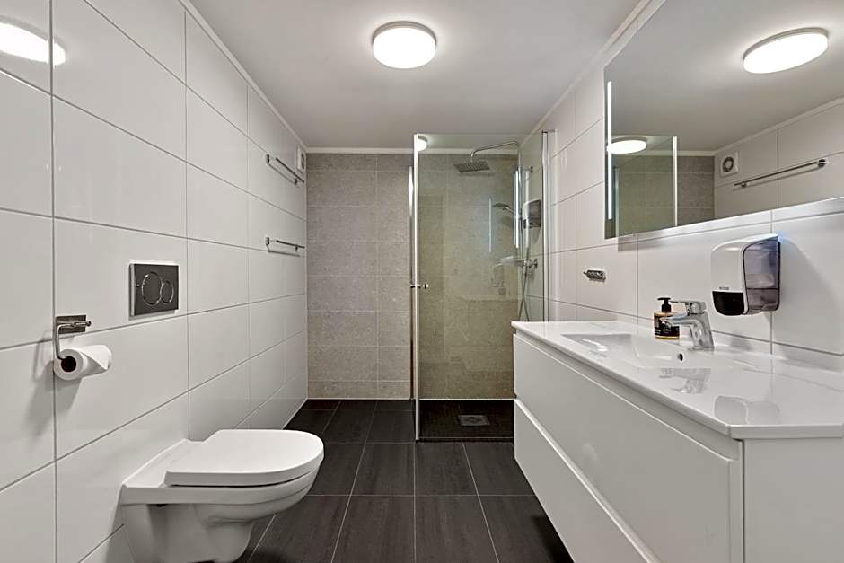 Enter Amalie Apartment Hotel