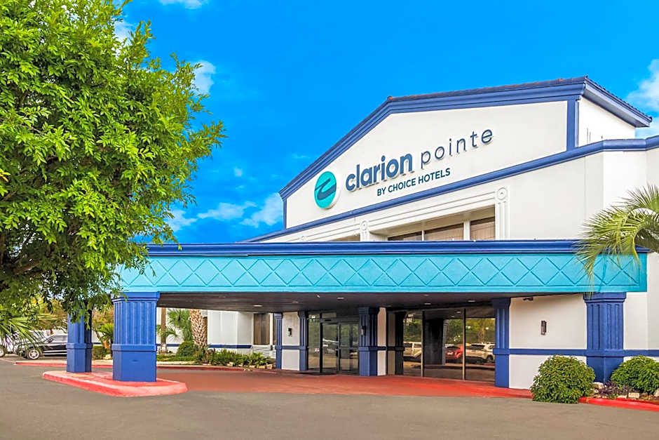 Clarion Pointe Lake Jackson - Clute