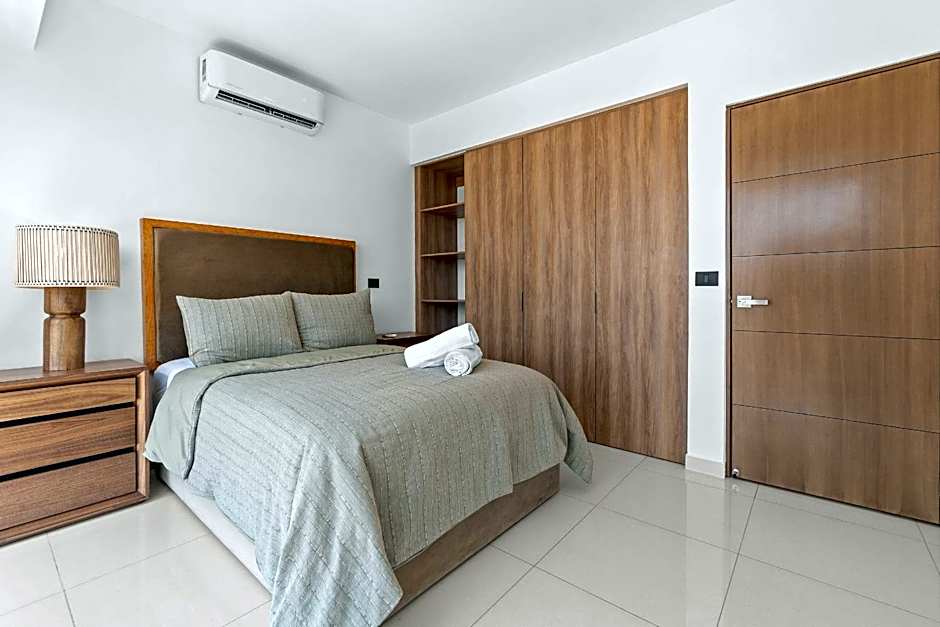 Monyxbnb at Zoho Skies