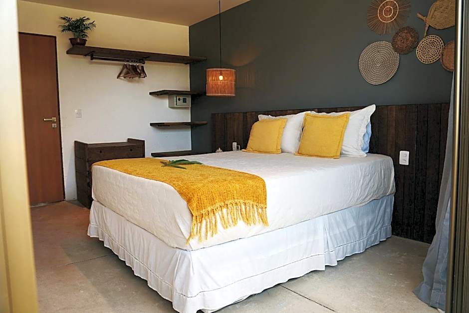 Casa com piscina aquecida, cozinheira, 30m do mar