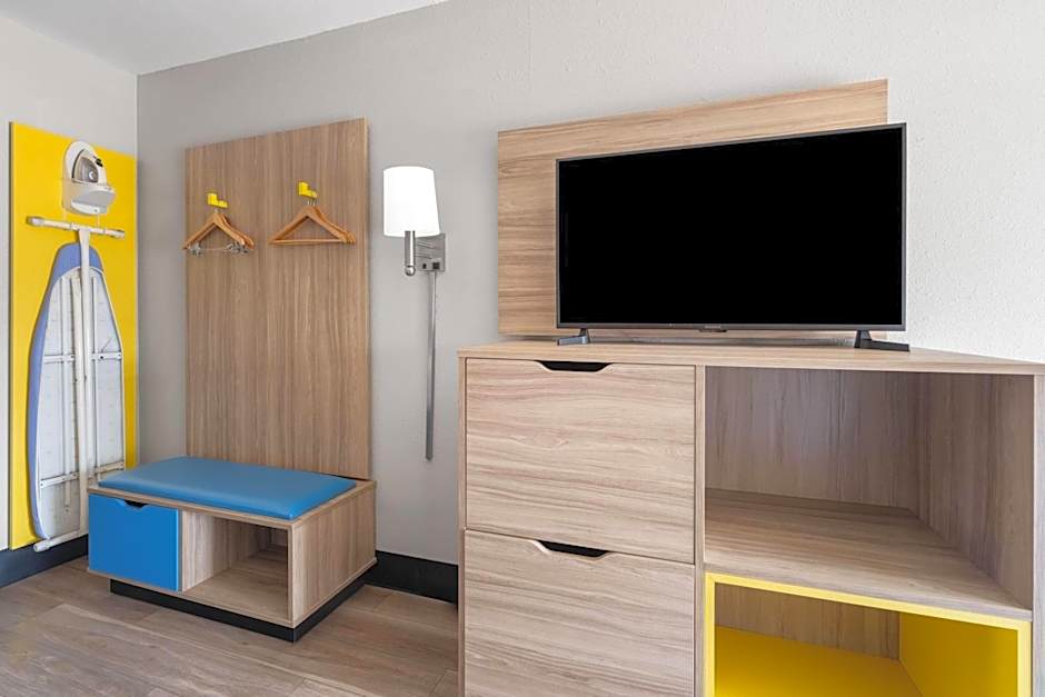 Days Inn by Wyndham Alma