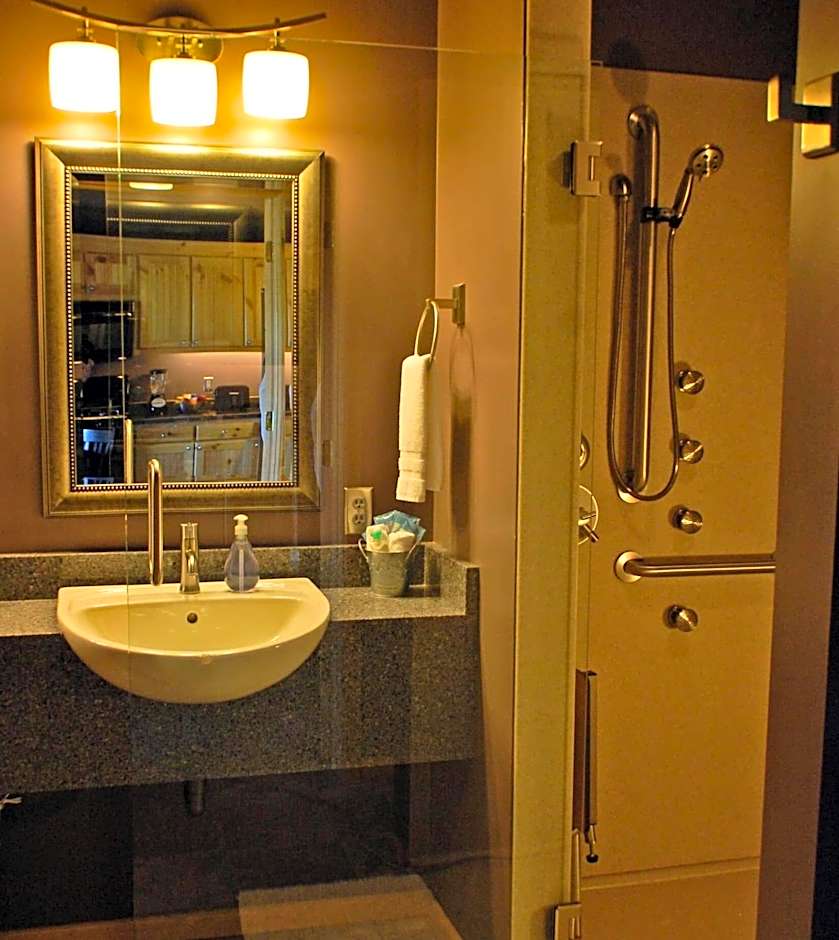 Beaver Lakefront Cabins - Couples Only Getaways