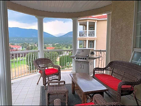 Mountain View Vacation Villa Main Floor Unit, No Stairs