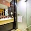 Yiju Hotel (Ningbo Southern Business District Mingzhou Hospital)