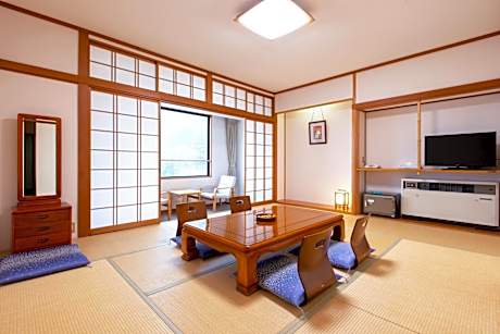 Large Japanese-style Room