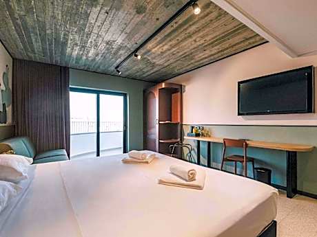 Standard Double or Twin Room with City View